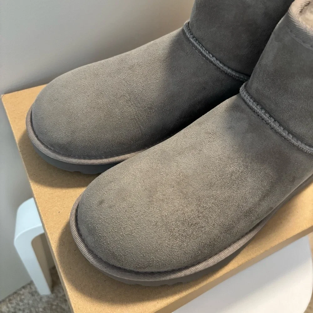 UGG Classic Mini II Boot in Smoke Plume Size 6 Women’s
